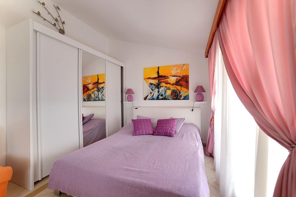 Apartments Tereza 1352 Pula Exterior photo