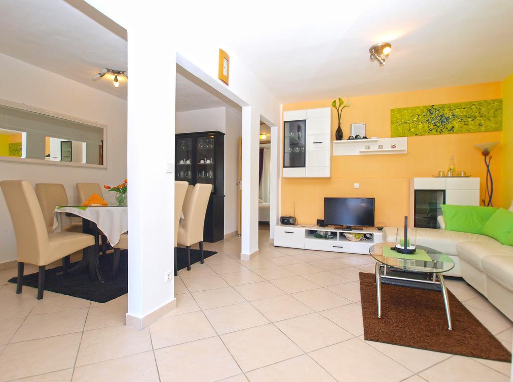 Apartments Tereza 1352 Pula Exterior photo