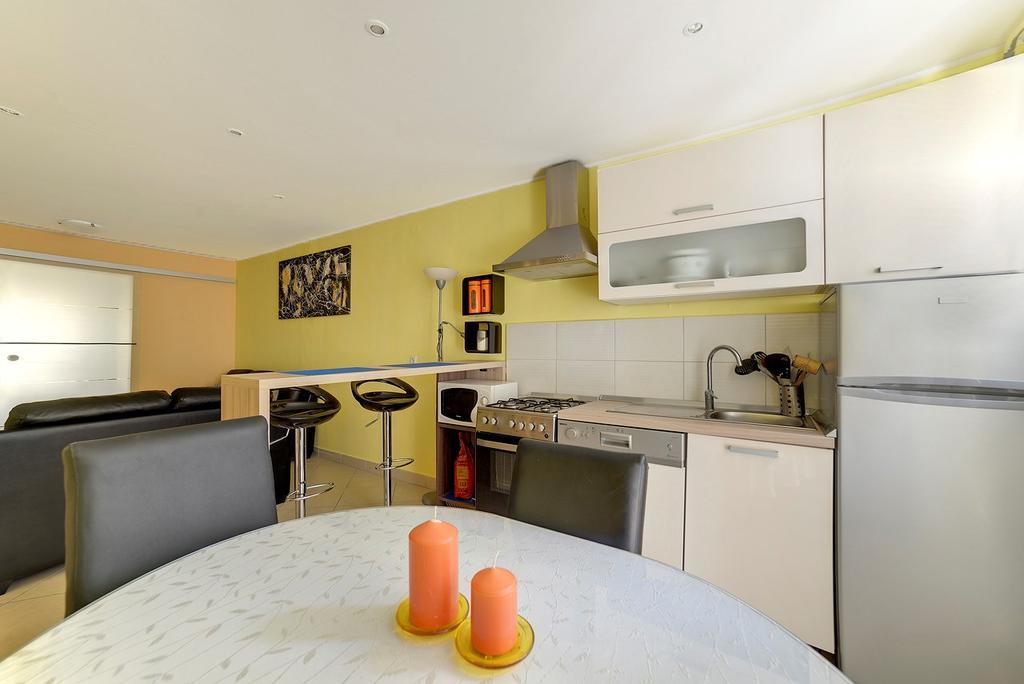Apartments Tereza 1352 Pula Exterior photo