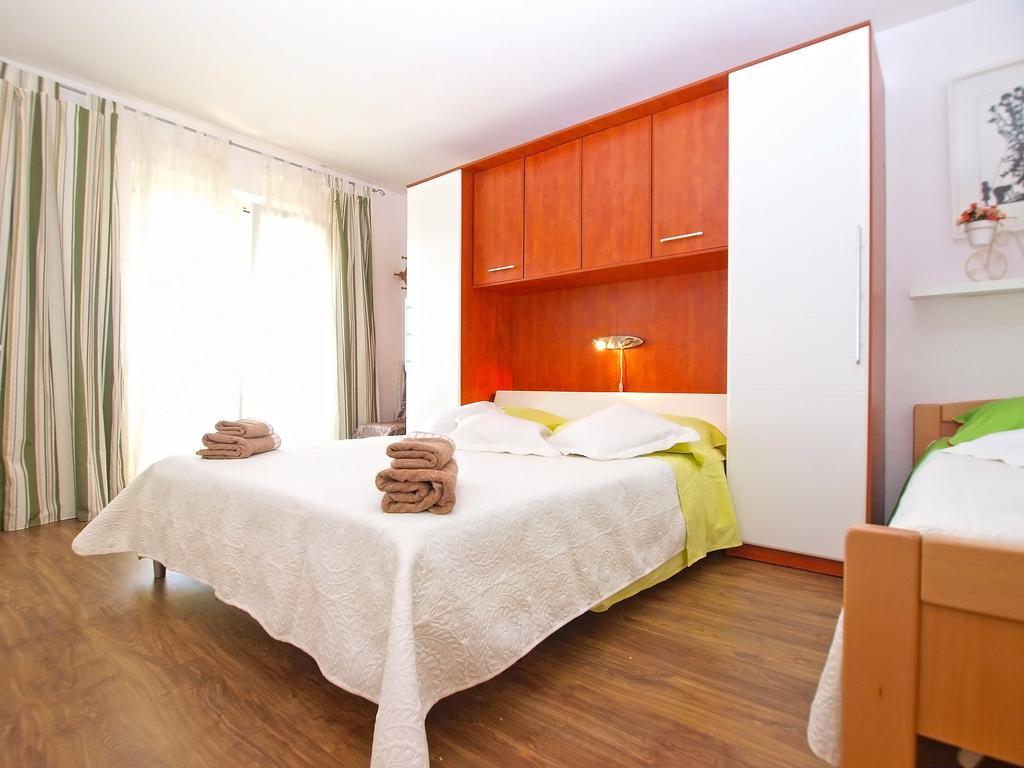 Apartments Tereza 1352 Pula Exterior photo