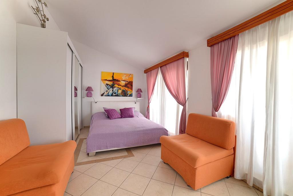 Apartments Tereza 1352 Pula Exterior photo