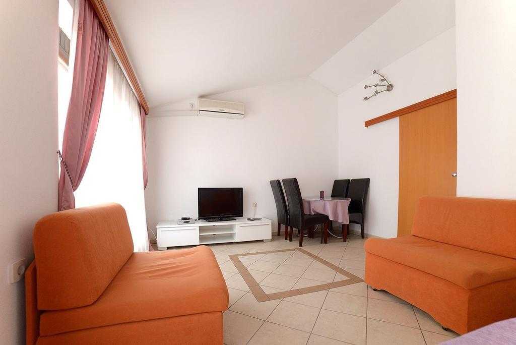 Apartments Tereza 1352 Pula Exterior photo