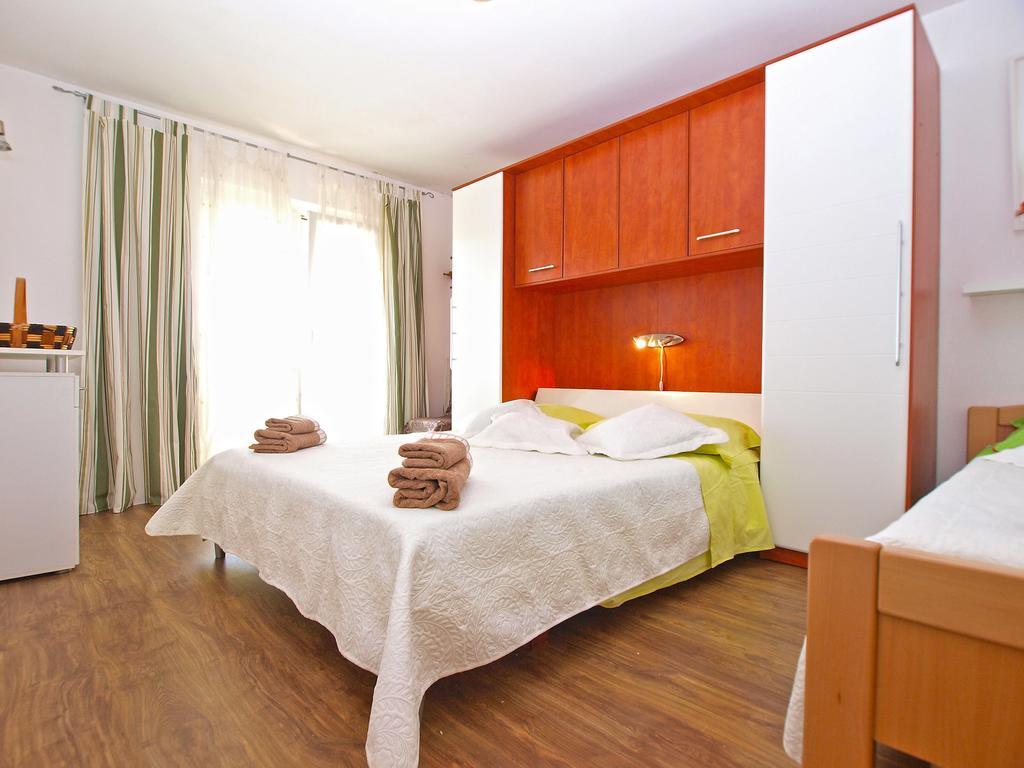 Apartments Tereza 1352 Pula Exterior photo