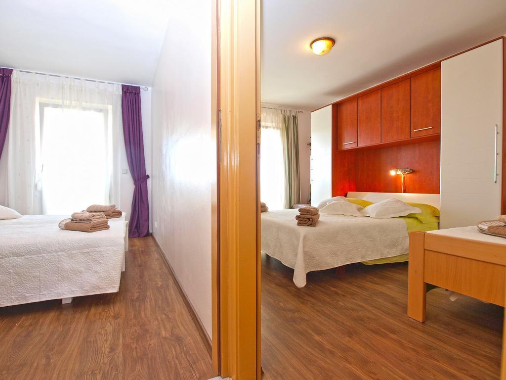 Apartments Tereza 1352 Pula Exterior photo